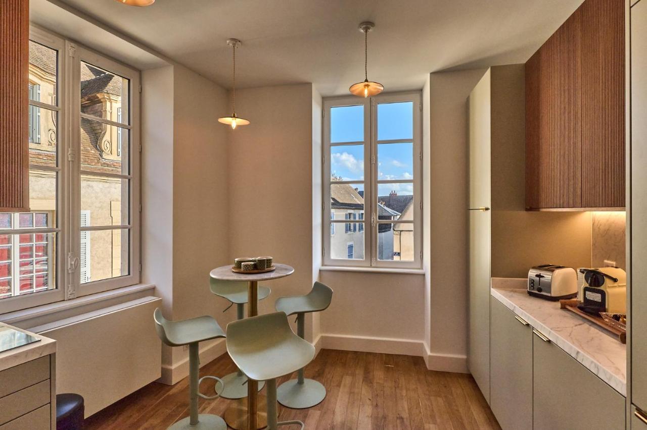 Appartement Montagnon - Les Suites Du Palais - Classe 4 Etoiles, Parking Prive, Vue Cathedrale, 3 Chambres, Primo C0Nciergerie Nevers Eksteriør billede